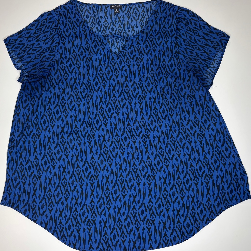 Torrid Size 2 Blue Ikat Blouse Plus Size Flowy Boho Lightweight Top